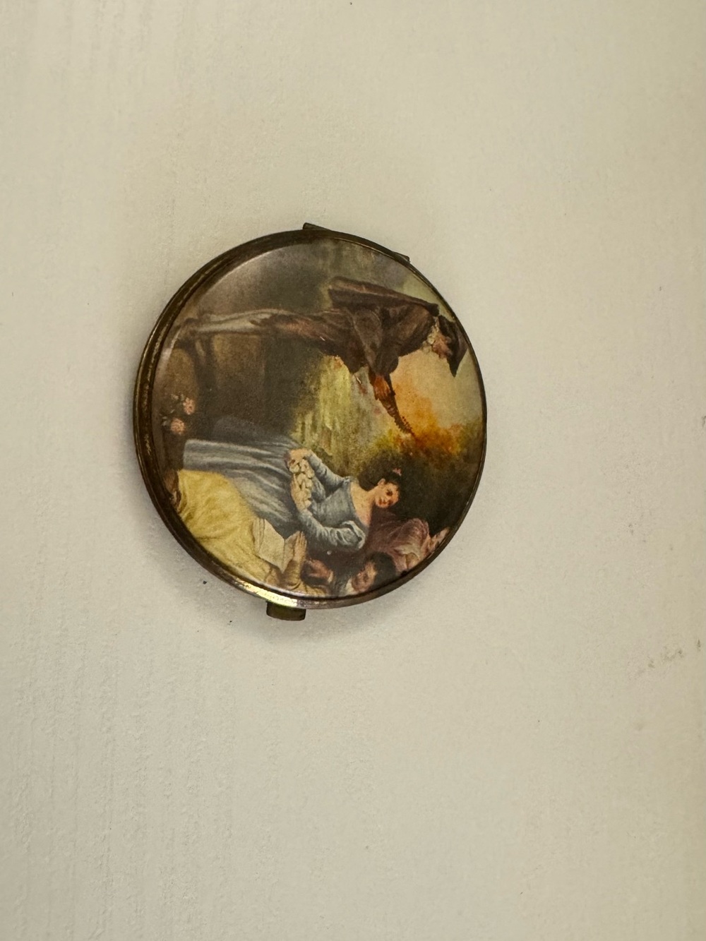 Vintage-Style Round Wall Plaque in Brown and Cream